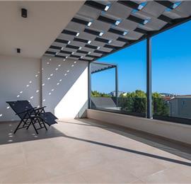 4 Bedroom Villa with Pool near Vodice town, Sibenik Riviera, sleeps 8